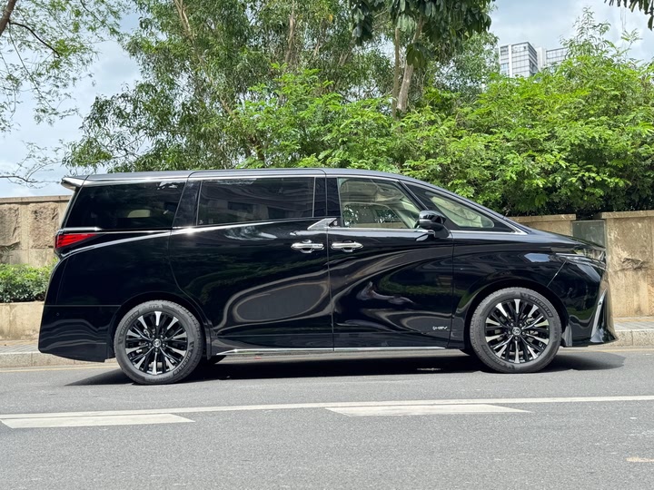 Фото 7 - Toyota Alphard