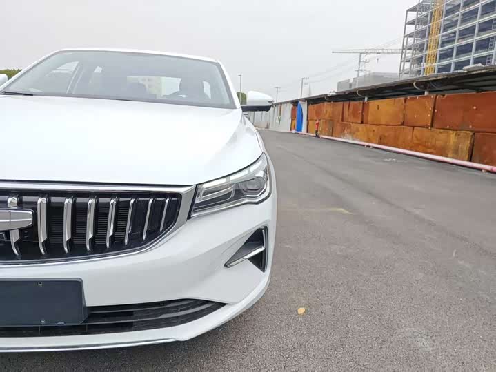 Фото 10 - Geely Emgrand