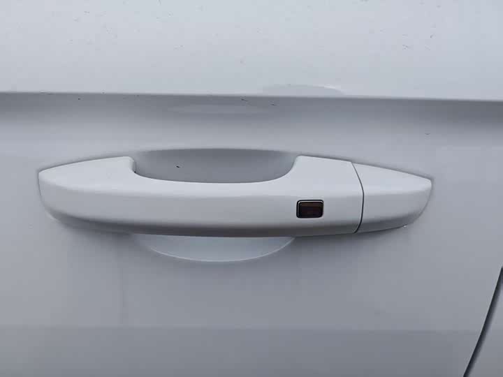 Фото 11 - Geely Emgrand