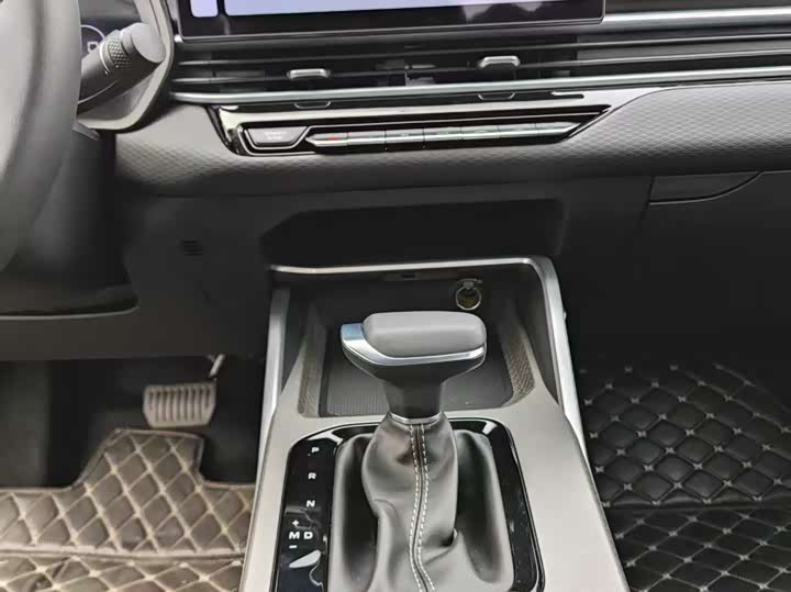 Фото 14 - Geely Emgrand