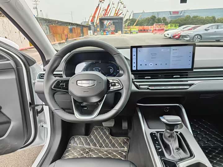 Фото 15 - Geely Emgrand