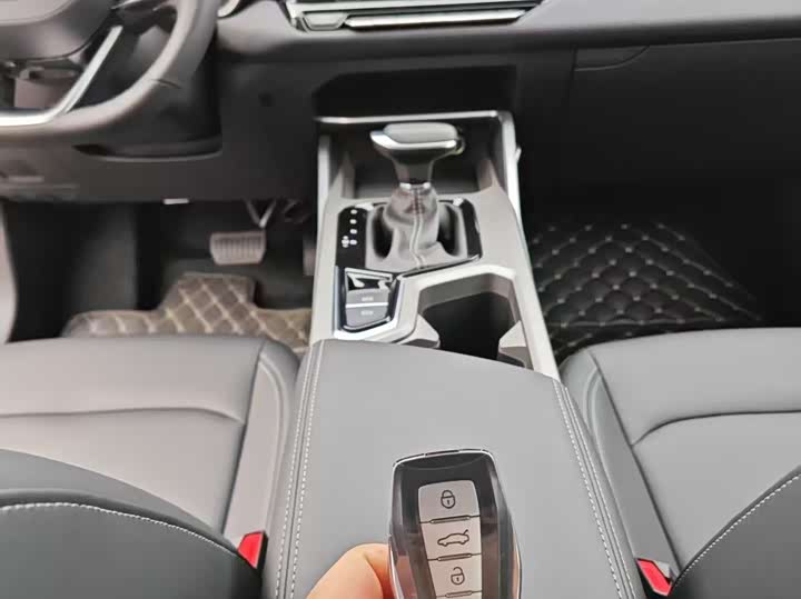 Фото 17 - Geely Emgrand