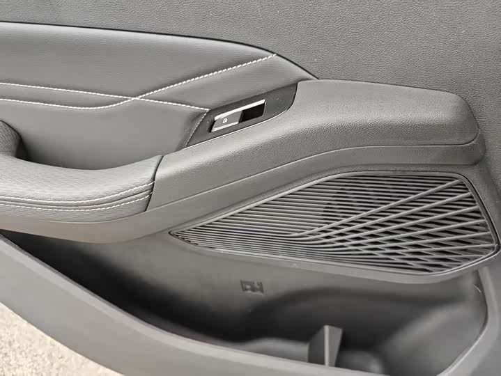 Фото 18 - Geely Emgrand