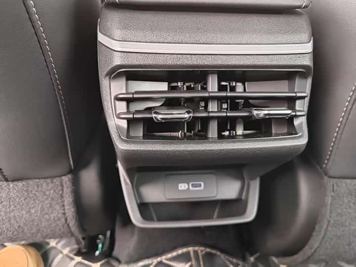 Фото 21 - Geely Emgrand