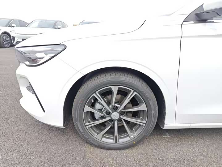 Фото 9 - Geely Emgrand