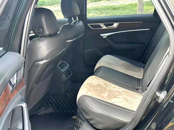 Фото 5 - Audi A6L