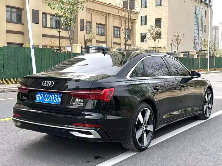 Фото 9 - Audi A6L