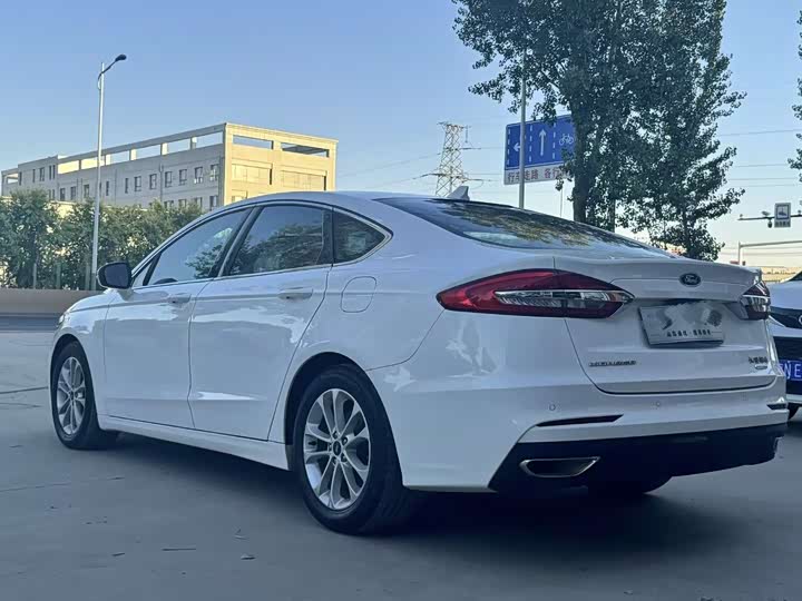 Фото 4 - Ford Mondeo