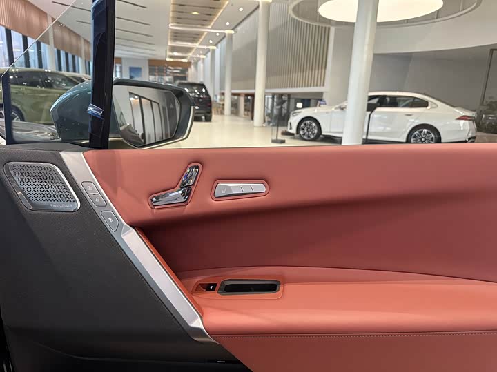 Фото 10 - BMW iX