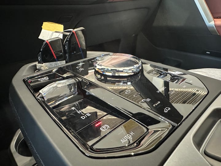 Фото 12 - BMW iX