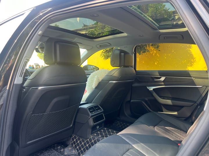 Фото 10 - Audi A6L