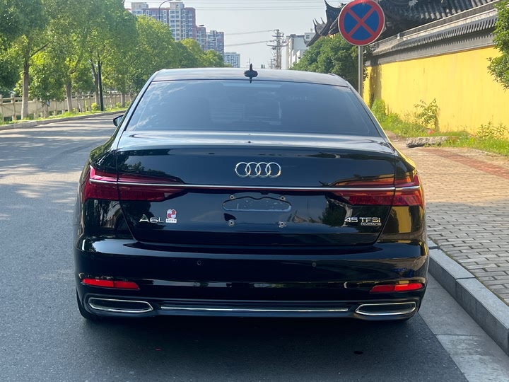 Фото 12 - Audi A6L