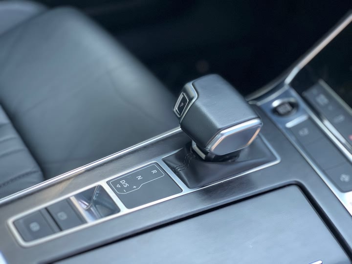 Фото 16 - Audi A6L