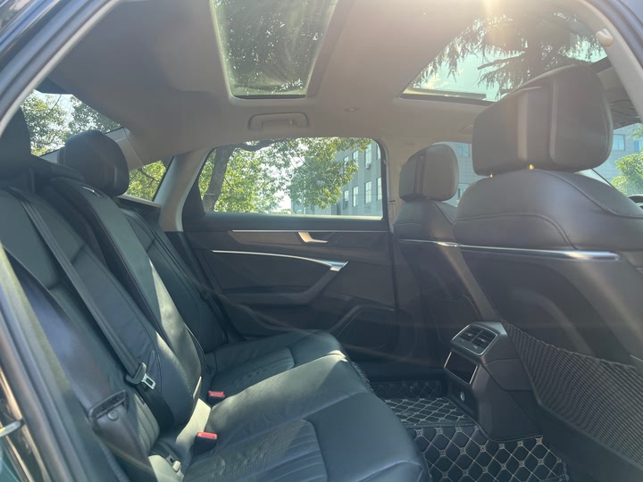 Фото 18 - Audi A6L