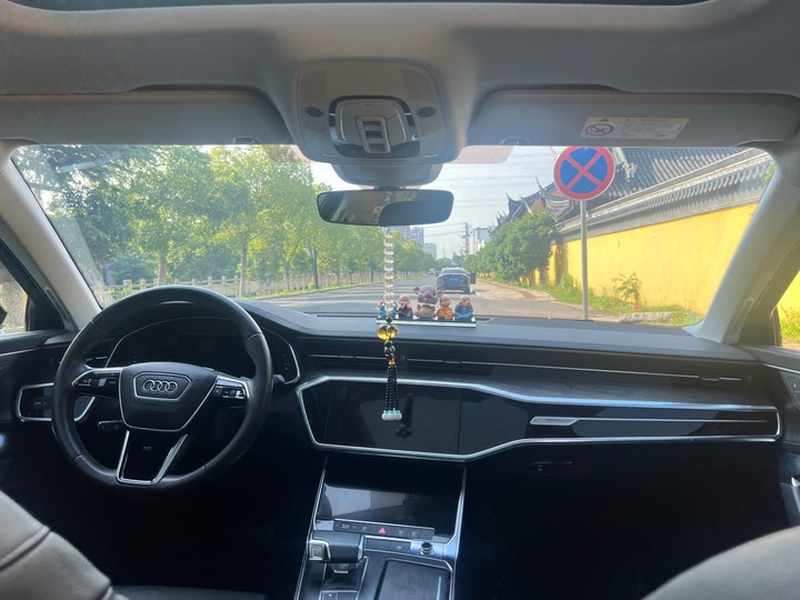 Фото 19 - Audi A6L