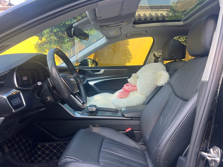 Фото 6 - Audi A6L