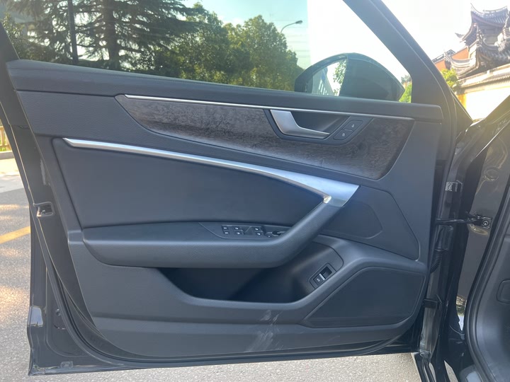 Фото 8 - Audi A6L