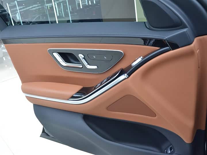 Фото 6 - Mercedes-Benz S-Class