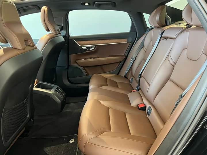 Фото 8 - Volvo S90