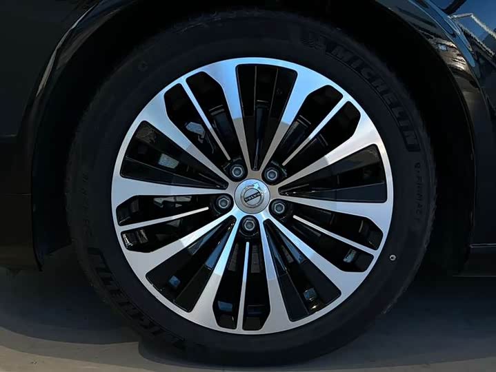 Фото 9 - Volvo S90