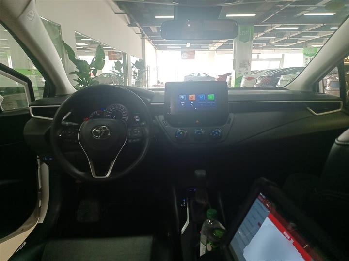 Фото 10 - Toyota Corolla