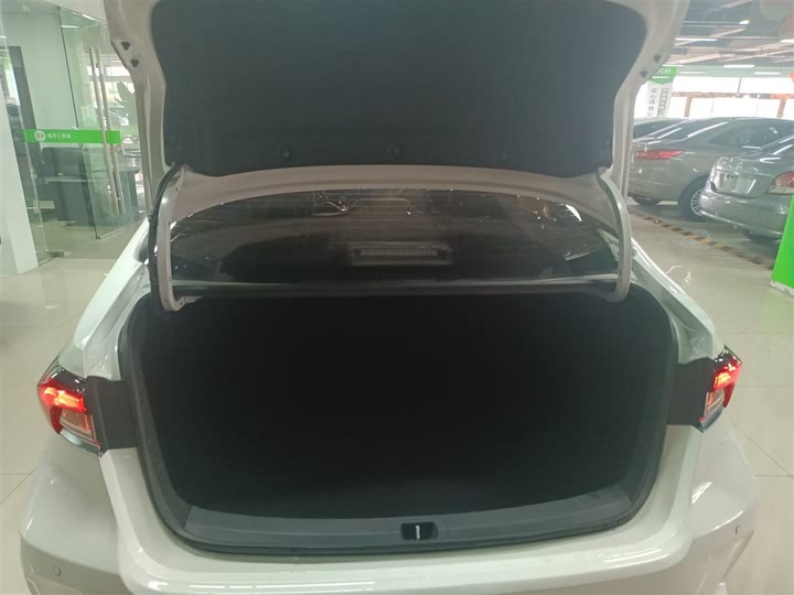 Фото 19 - Toyota Corolla