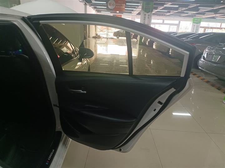 Фото 27 - Toyota Corolla