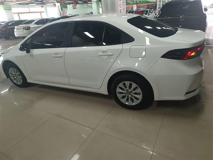 Фото 5 - Toyota Corolla