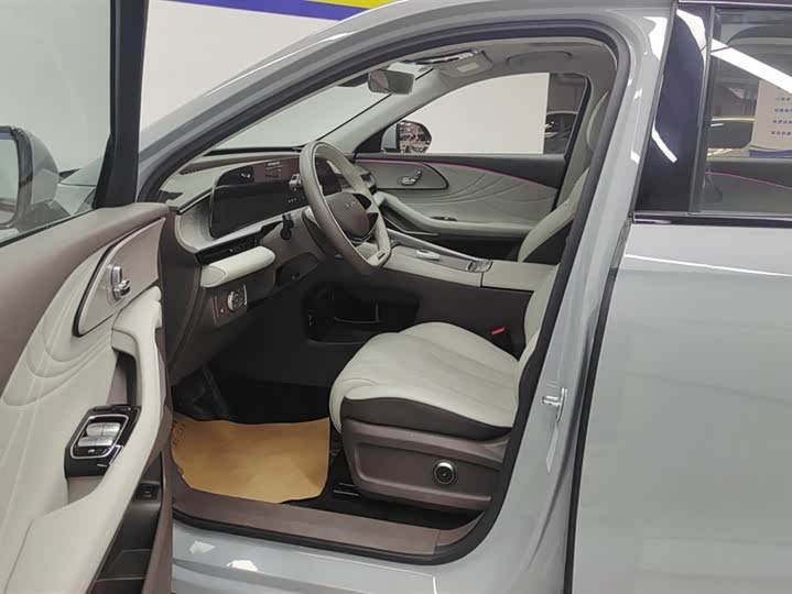 Фото 9 - Exeed RX C-DM Hybrid