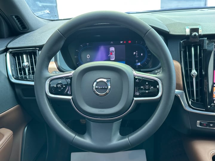 Фото 13 - Volvo S90