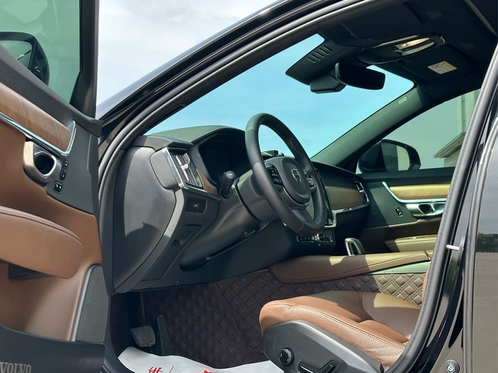 Фото 8 - Volvo S90