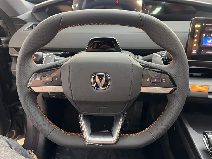 Фото 4 - Changan UNI-V