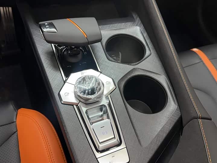 Фото 9 - Changan UNI-V