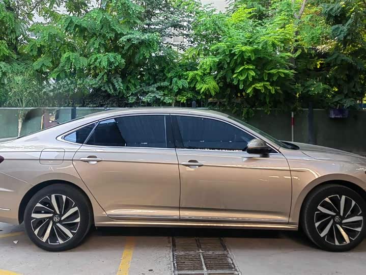 Фото 2 - Volkswagen Passat