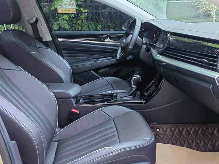 Фото 7 - Volkswagen Passat