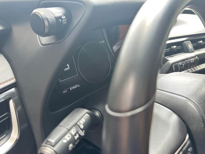 Фото 3 - Lexus UX