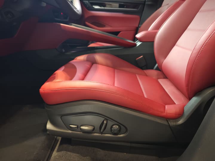 Фото 13 - Porsche Macan EV