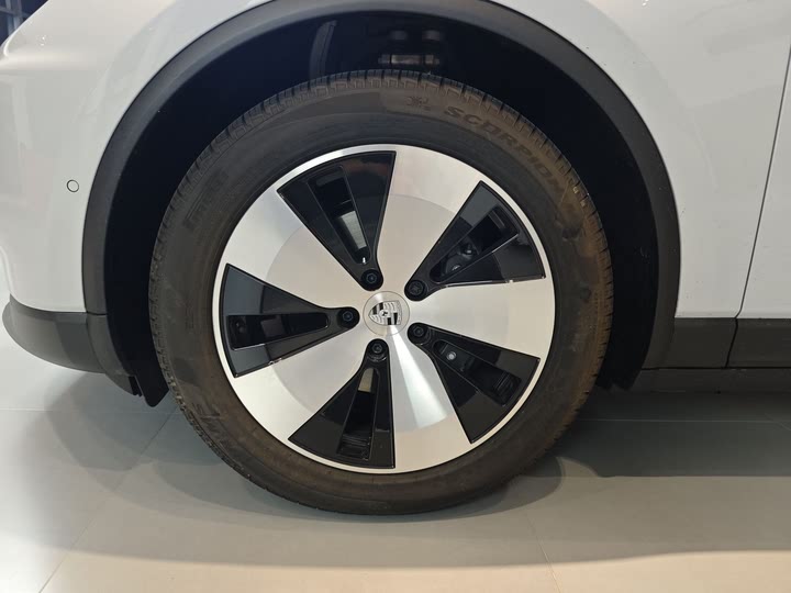 Фото 19 - Porsche Macan EV