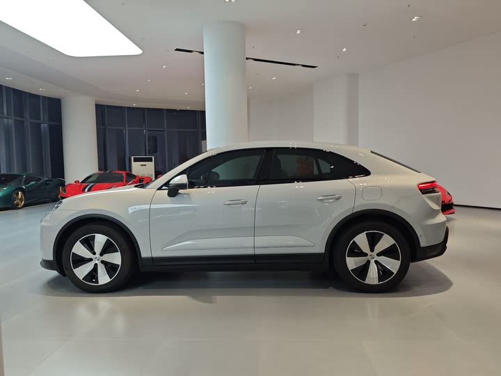 Фото 3 - Porsche Macan EV