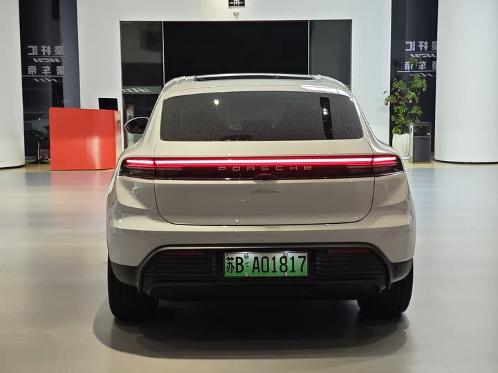 Фото 5 - Porsche Macan EV