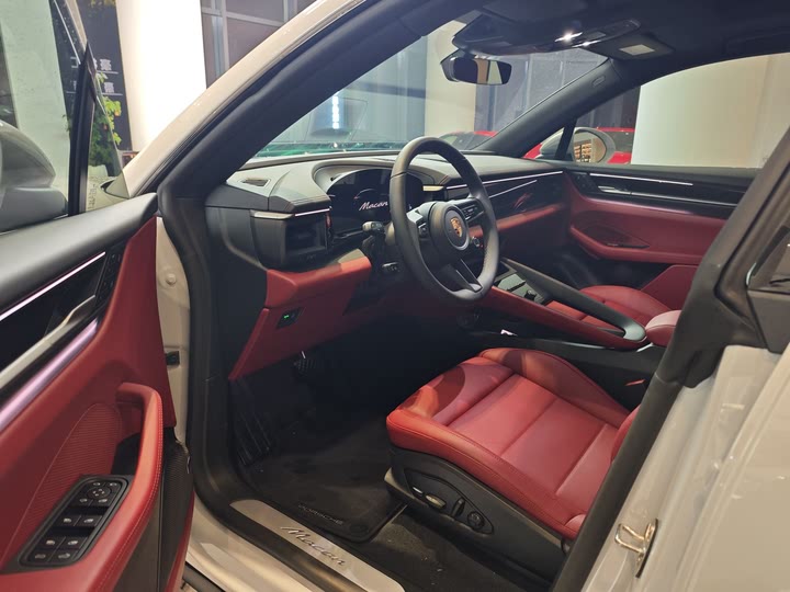 Фото 6 - Porsche Macan EV