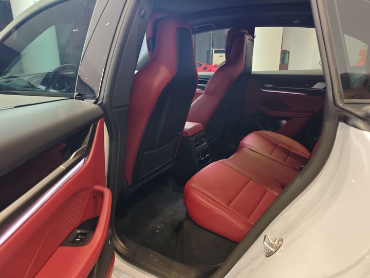 Фото 7 - Porsche Macan EV