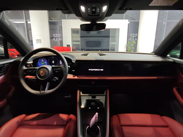 Фото 8 - Porsche Macan EV