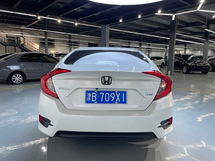 Фото 10 - Honda Civic