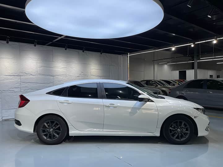 Фото 4 - Honda Civic