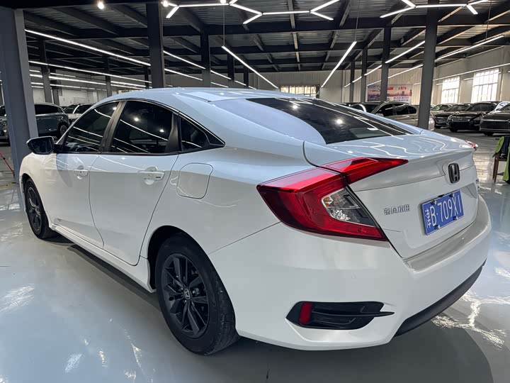 Фото 9 - Honda Civic