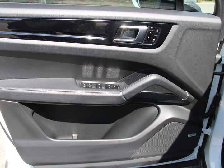 Фото 10 - Porsche Cayenne Hybrid