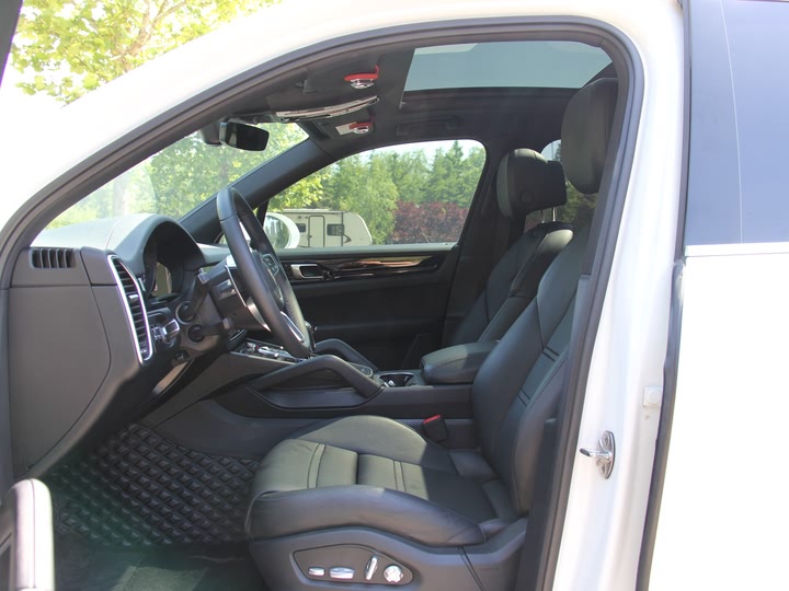 Фото 12 - Porsche Cayenne Hybrid