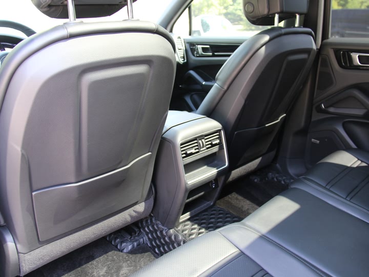 Фото 13 - Porsche Cayenne Hybrid