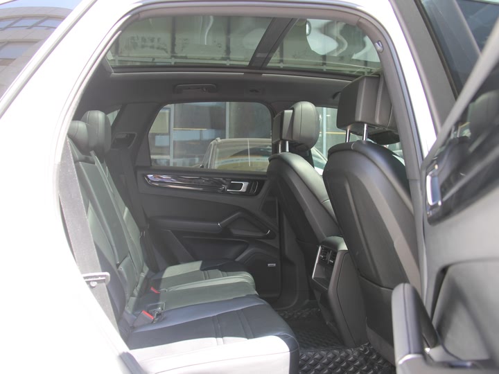 Фото 18 - Porsche Cayenne Hybrid